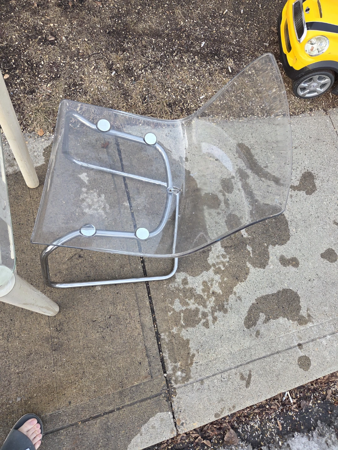 Glass patio table and Plastic Chairs set - photo 5