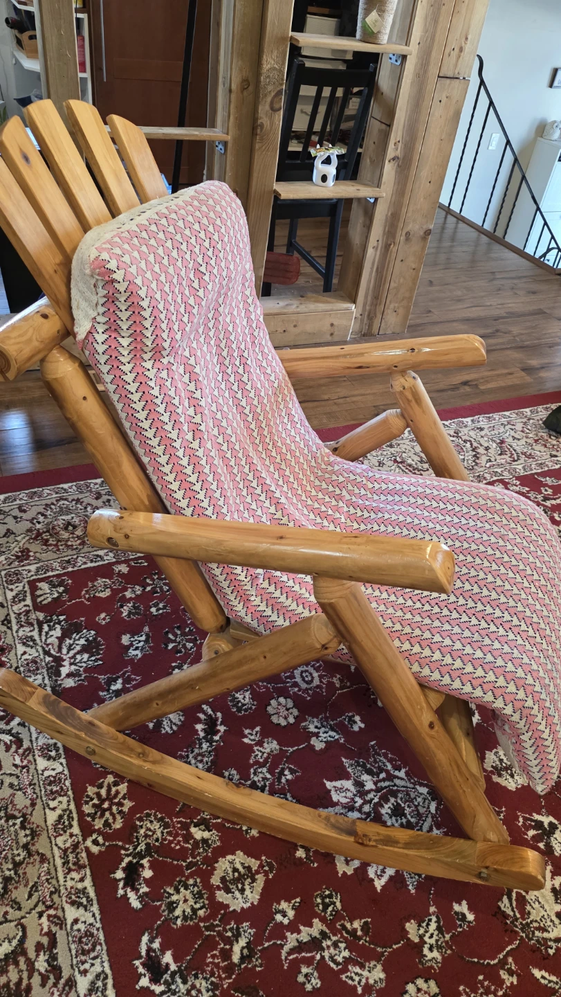 🥕 Log Rocking Chair with Pink Geometric Throw Blanket