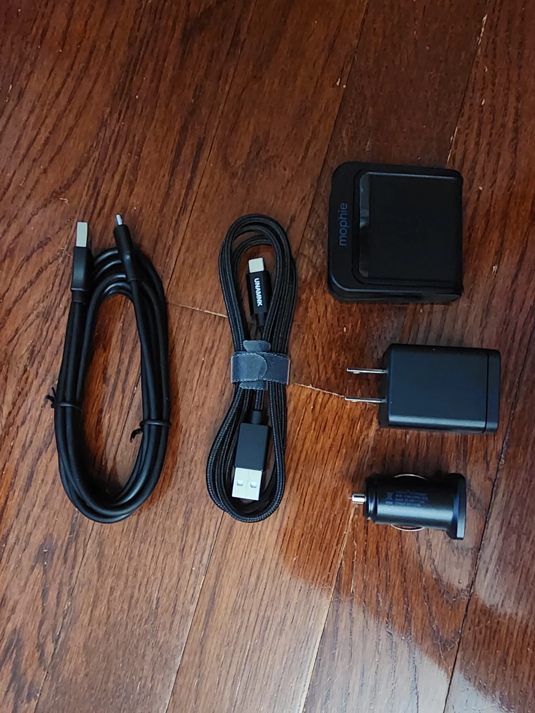 Mophie Powerstation Power Delivery Charger with Accessories - photo 3