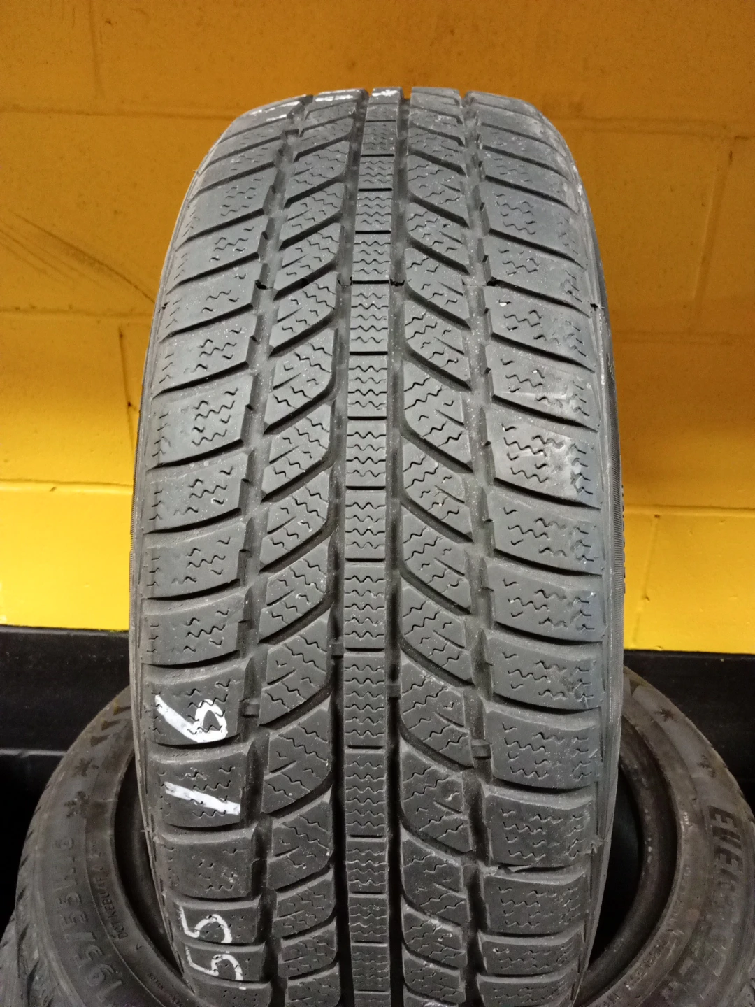 Evergreen WINTER Tires 195 55 16 - photo 3