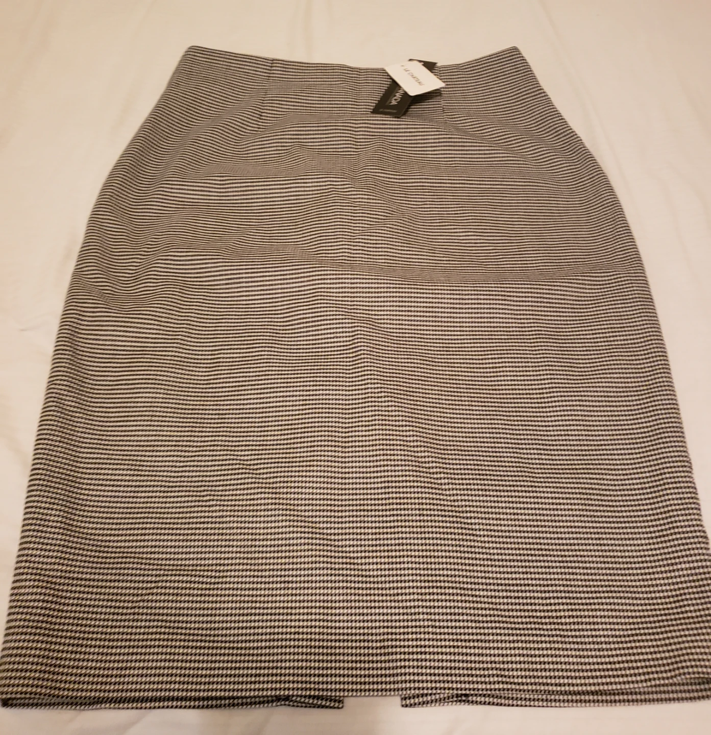 New LE CHÂTEAU Black and White Houndstooth Pencil Skirt - Size 4 - photo 2