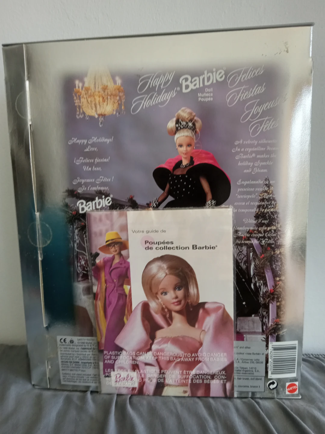 Happy Holidays Barbie Doll - photo 2