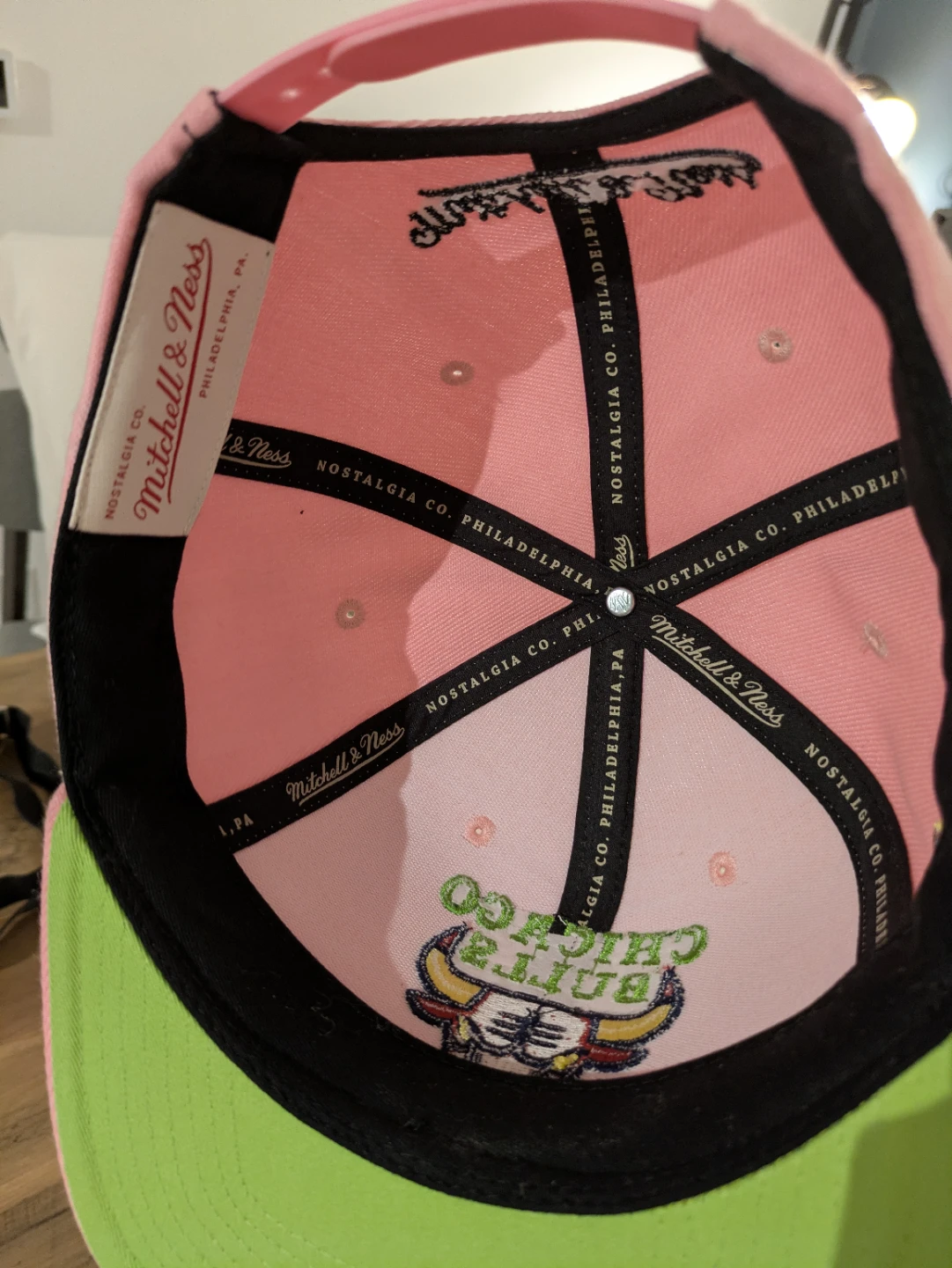 Mitchell & Ness Chicago Bulls Snapback Hat Pink - photo 4