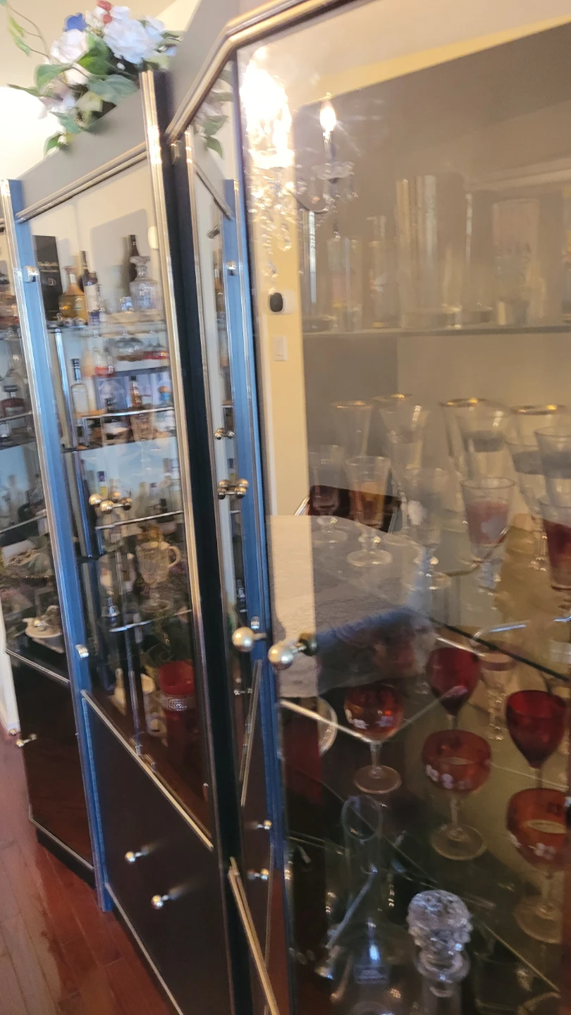 Glass Display Cabinet with Mirrored Back - photo 3