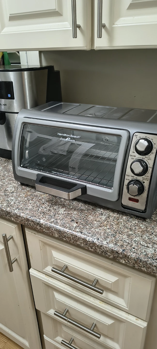 Hamilton Beach Easy-Reach Toaster Oven