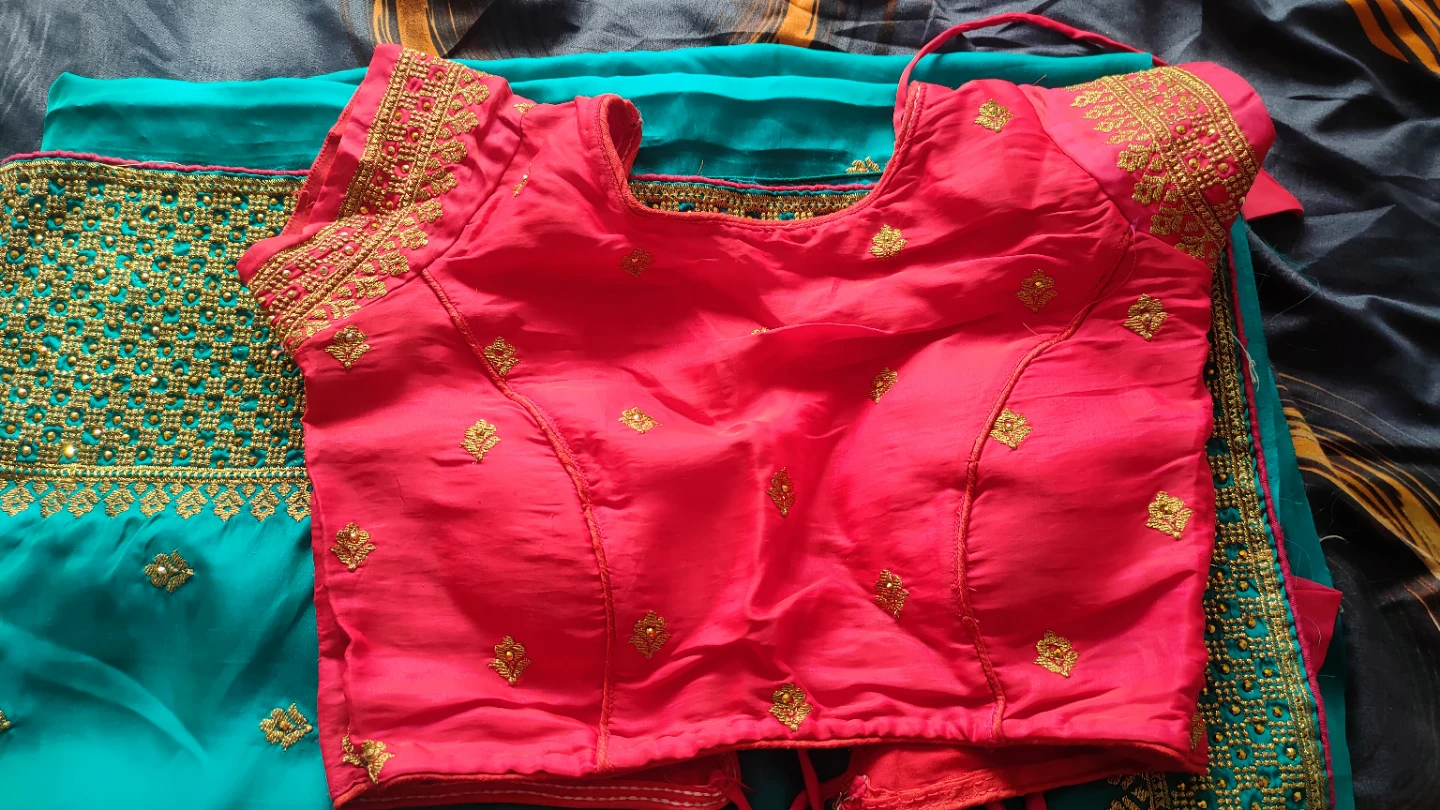Turquoise Saree with Embellished Blouse - photo 2