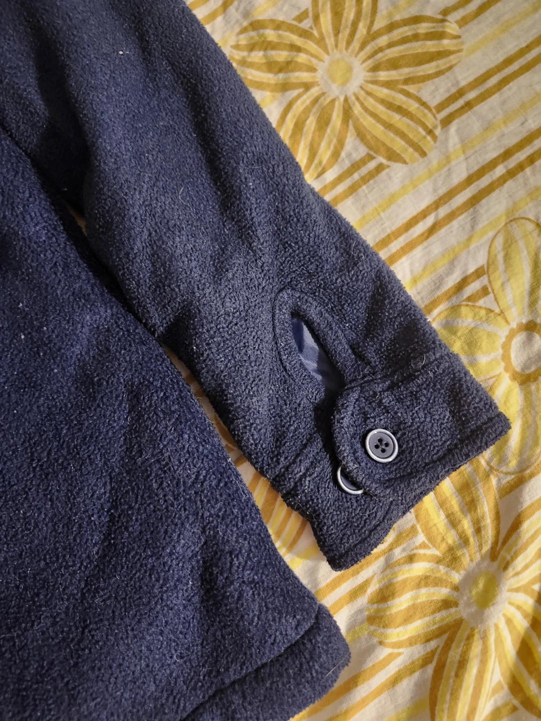 Navy blue fuzzy hoodie with wolf design - photo 5
