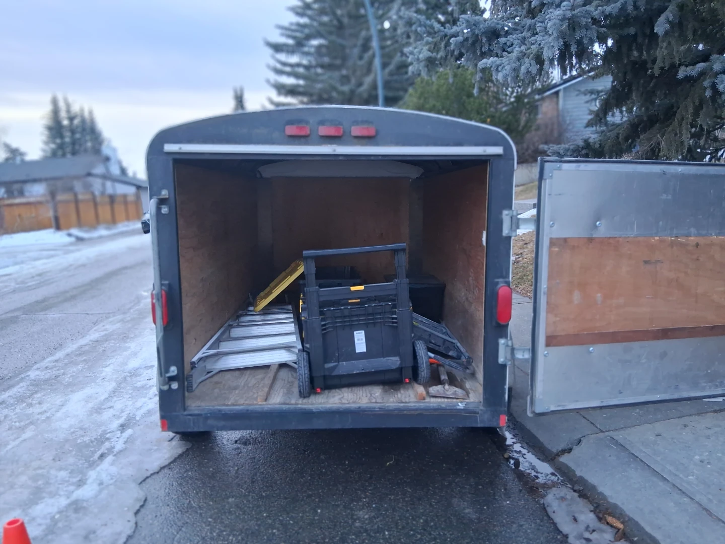 Enclosed 4x8 cargo trailer - photo 3