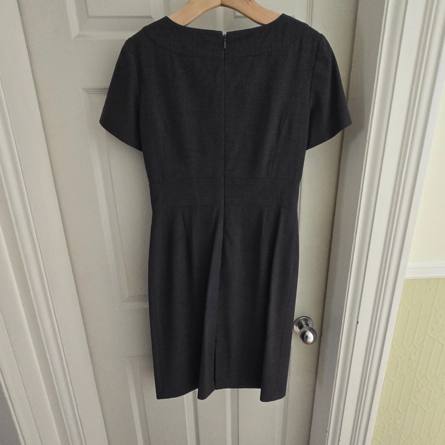 Tahari Arthur S. Levine Essentials Dress Size 4 - photo 2