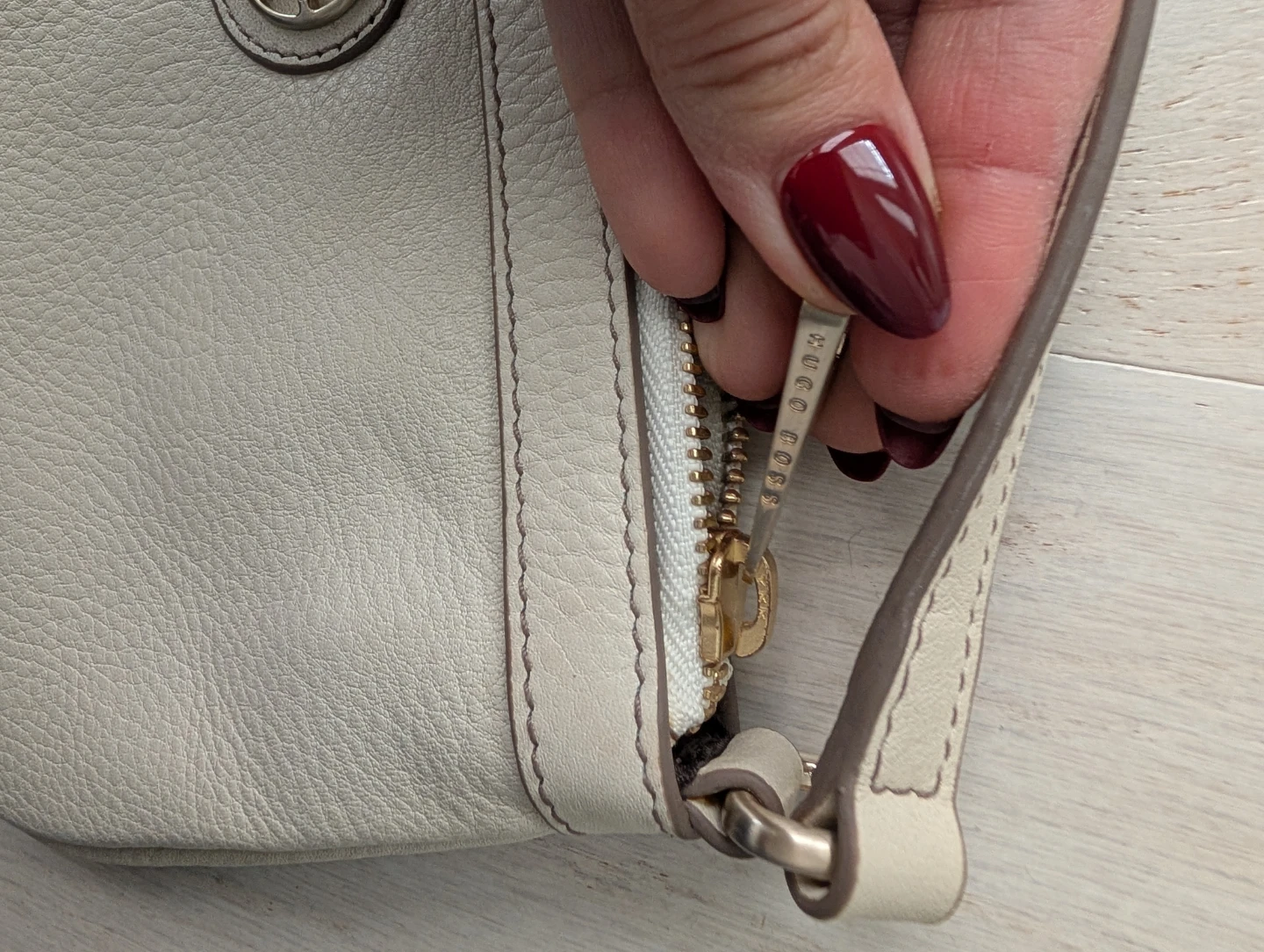 Hugo Boss Cream Genuine Leather Wristlet Clutch - photo 3