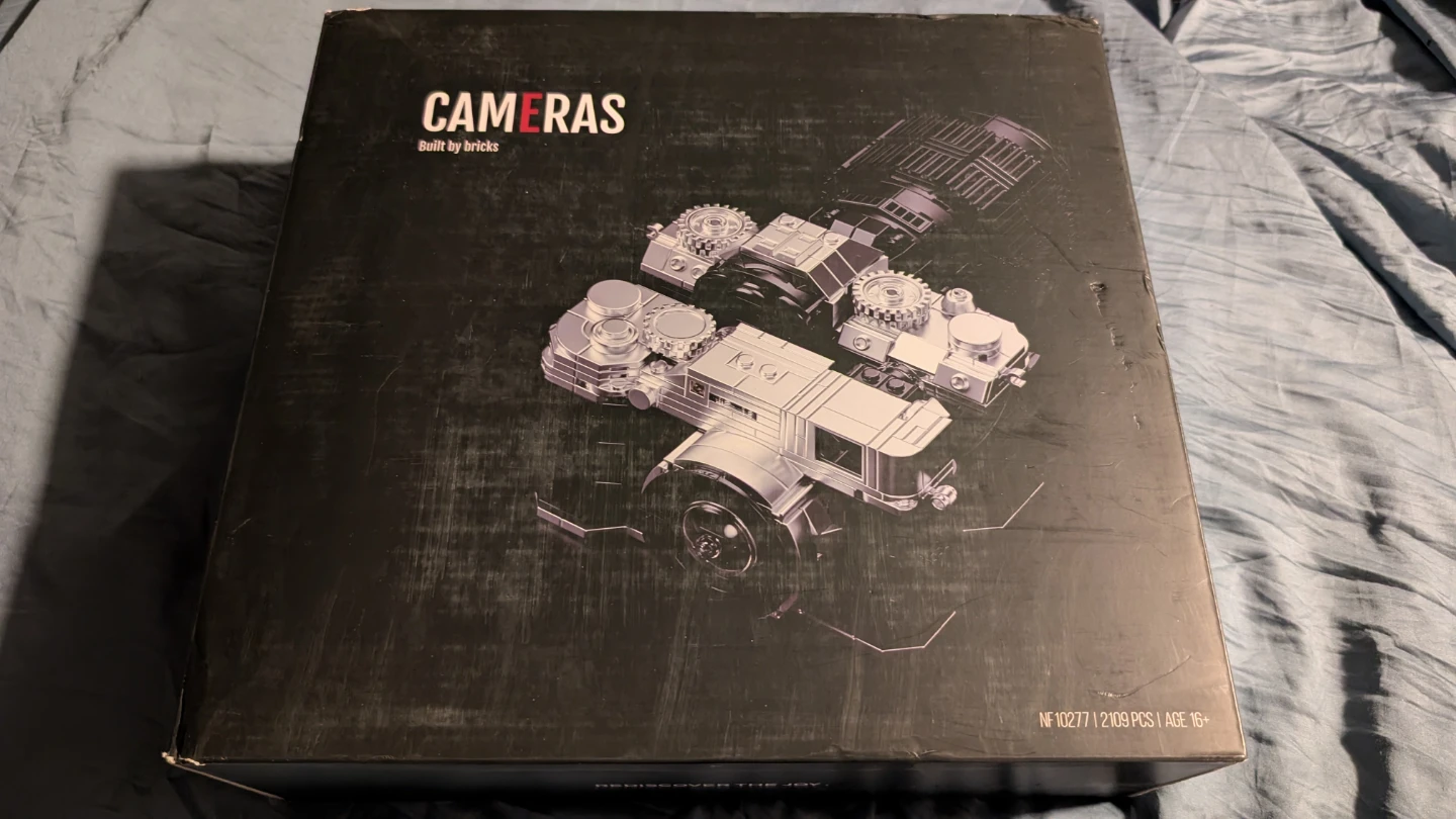 Nifeliz Lego Camera 2,109 piece (RARE + SEALED)