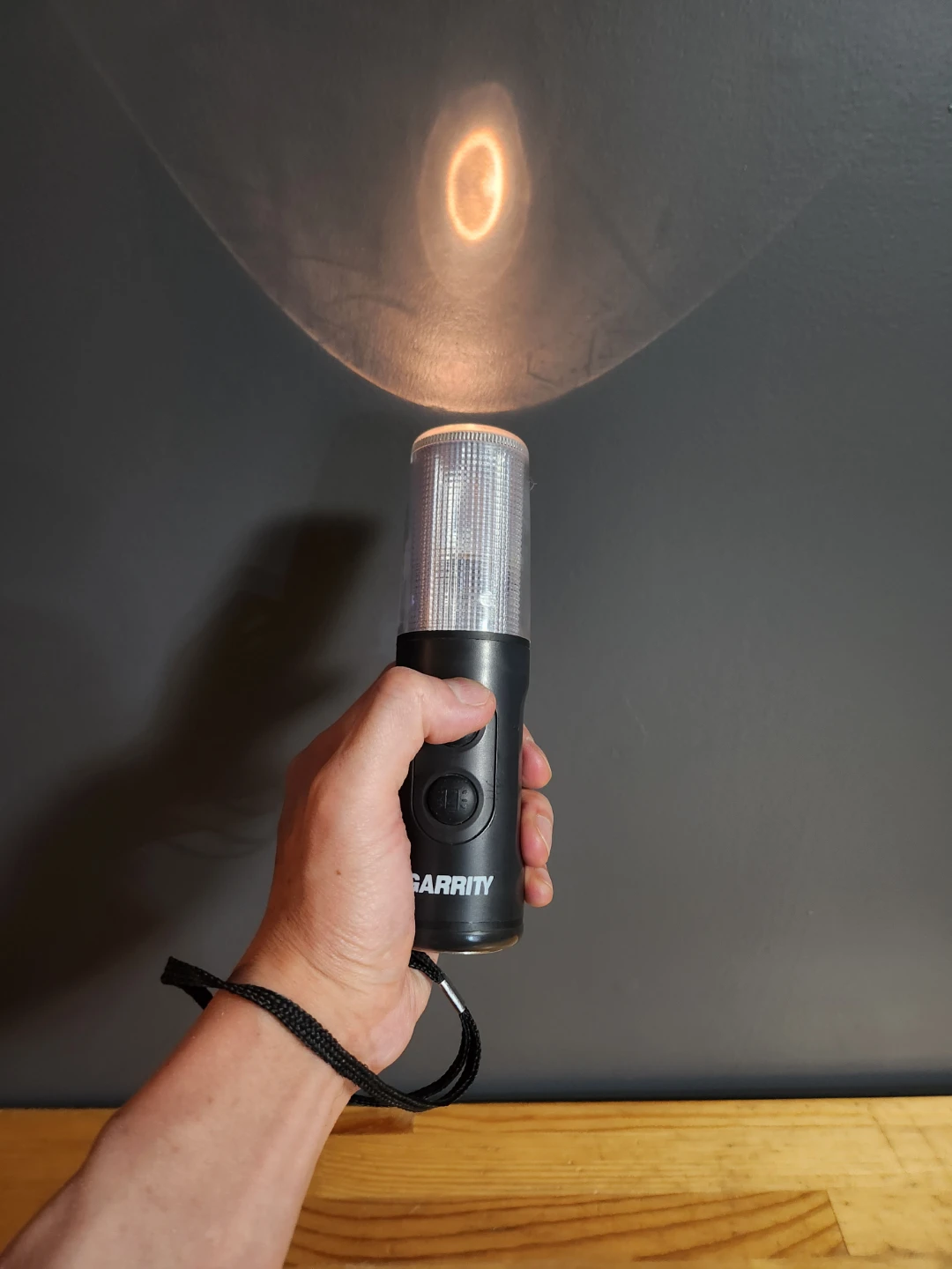 Garrity Emergency Flashlight 🏆 - photo 3
