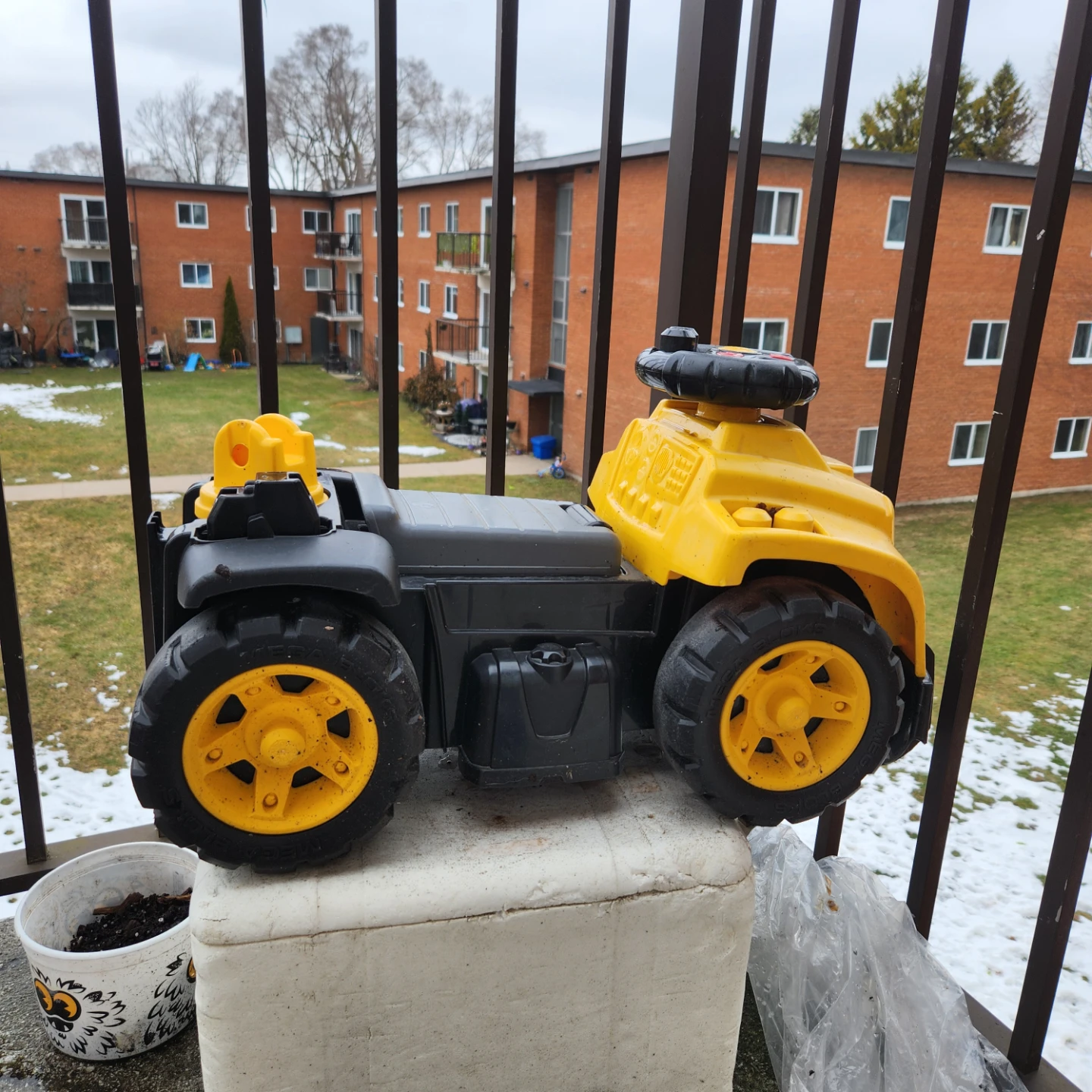 Yellow(22x11in) MEGA BLOKS ATV Toy Vehicle