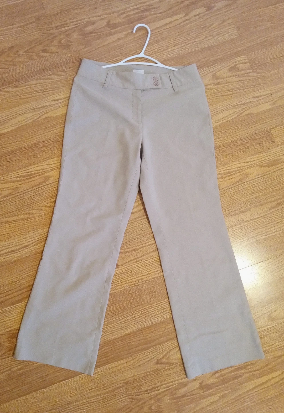 Suzy Shier Women's Beige Dress Pants Size 7/8 🏆