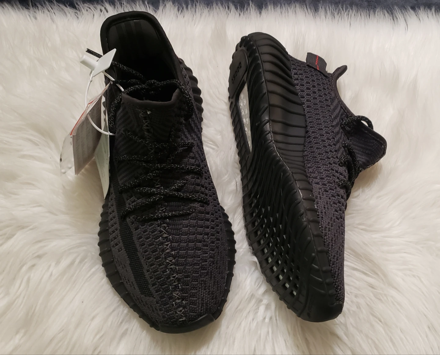 Brand new Yezzy 350 Black Size 8.5 - photo 3