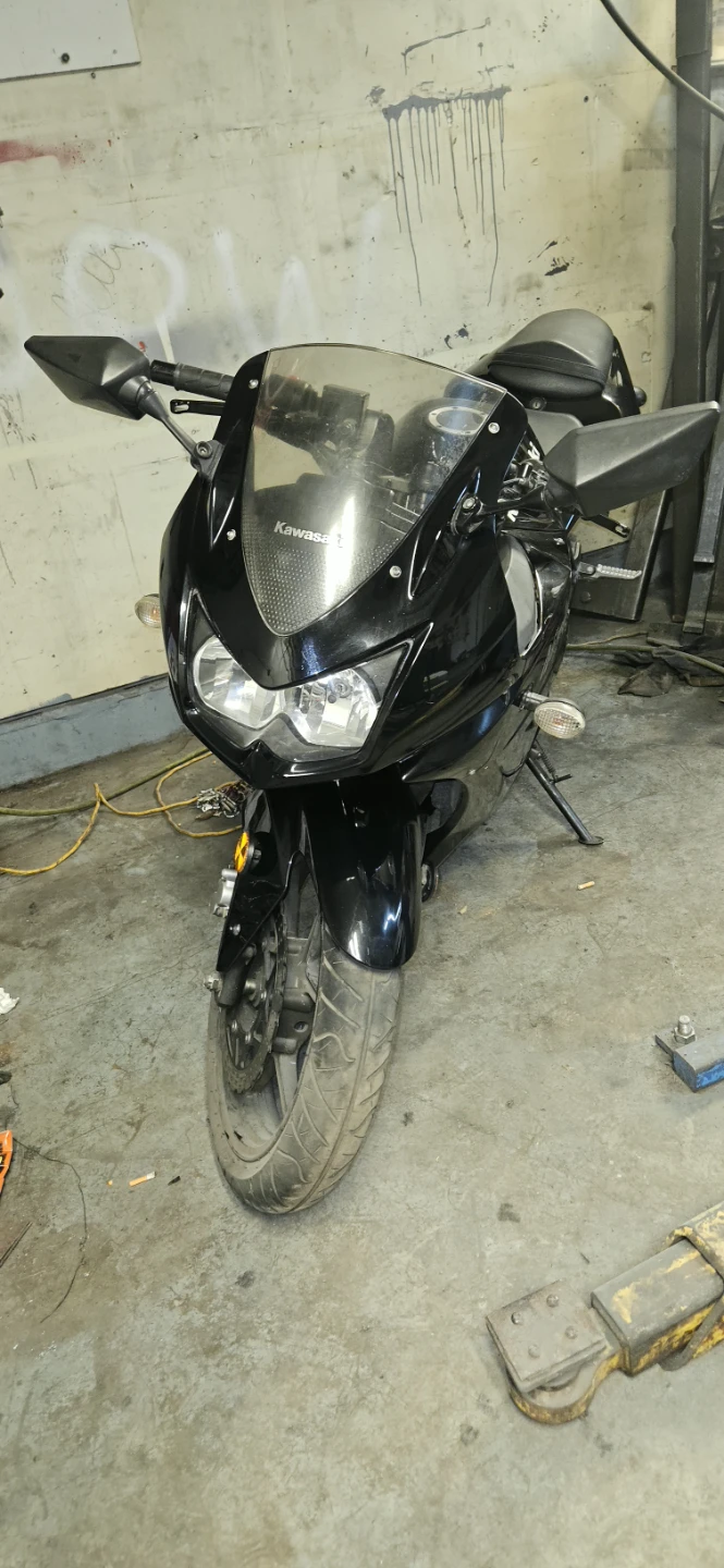 2010 Ninja 250r Motorcycle - photo 2
