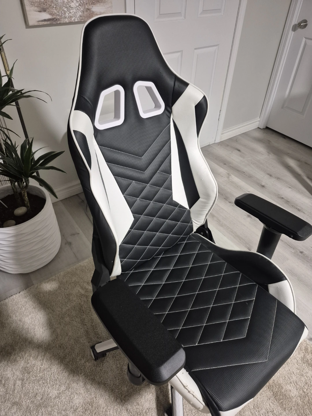 Gaming Chair - Black and White - photo 4