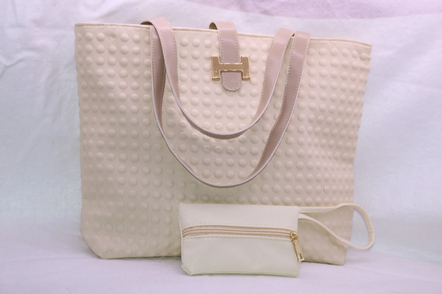 Brand New Tote Handbag with Matching Pouch - photo 2