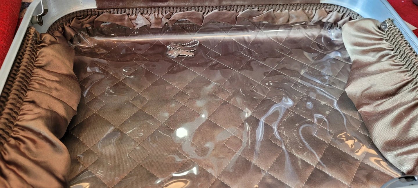 Vintage Sceptre Suitcase - photo 4