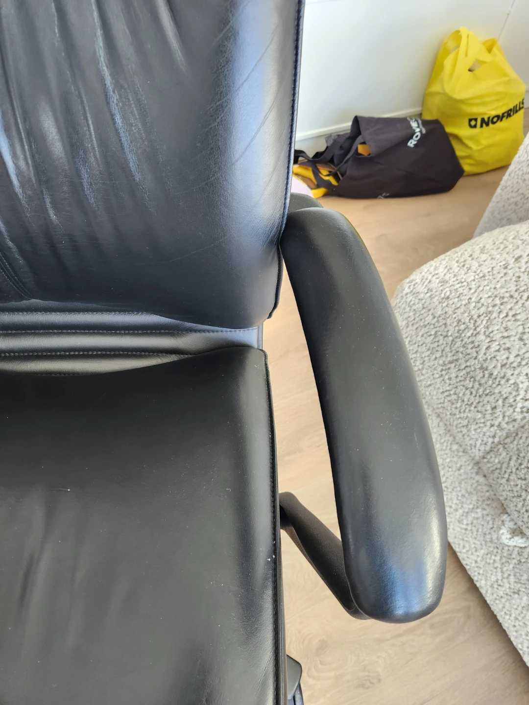 🥕 Teknion Black Leather Executive Office Chair - photo 3