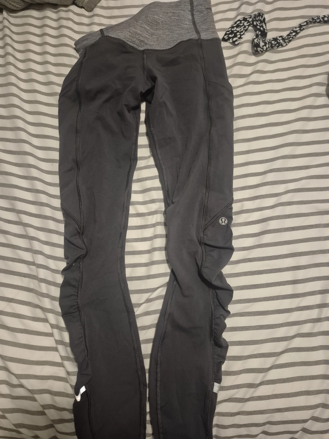 Lululemon Grey Ruched Leggings with Pockets - photo 2
