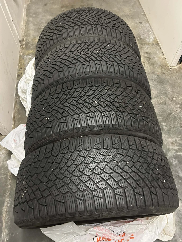 Set of 4 Nokian Hakkapeliitta R3 Winter Tires 275/40 R21 - photo 3