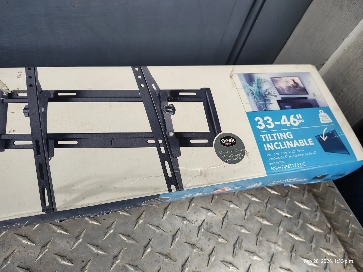 55 inch TV Wall Mount Tilting & Quick Release