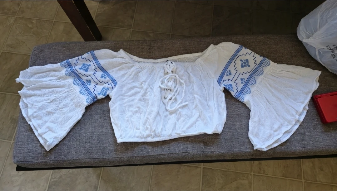 Like New Lady Outfit Size S $5 Each. Just Wrinkles from stored - photo 2
