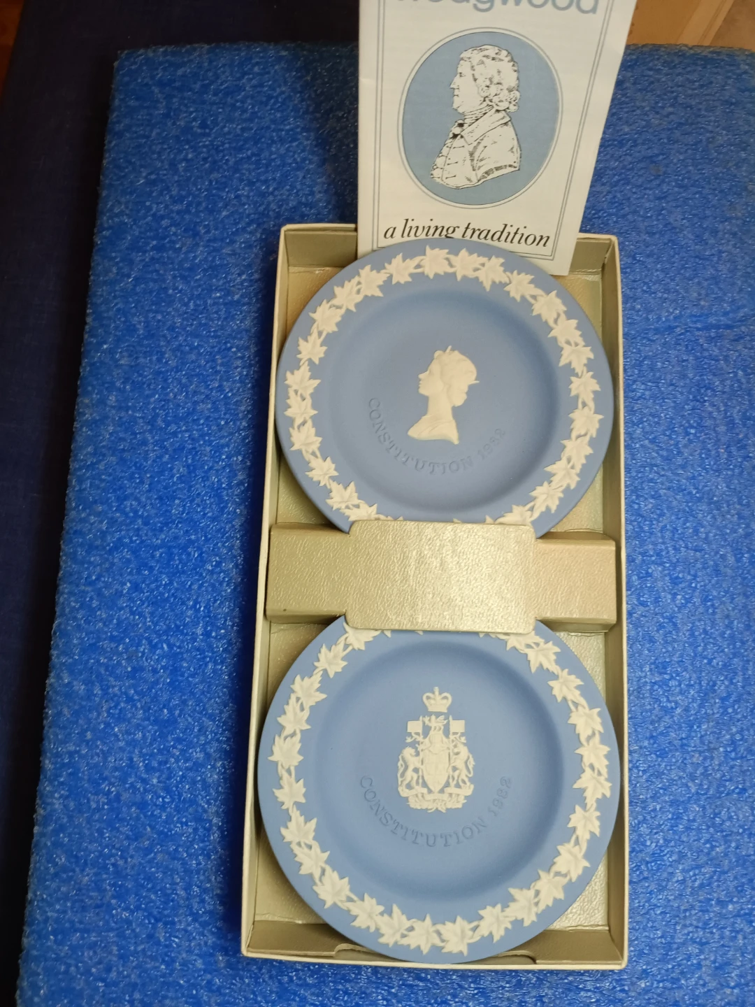 Wedgwood Canadian Constitution 1982 Pair of Compotiers