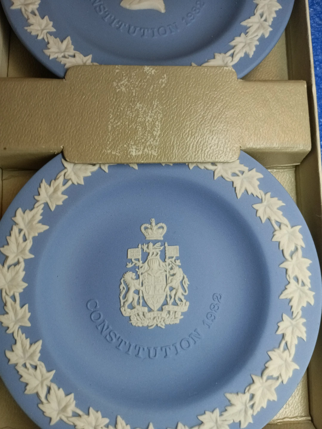 Wedgwood Canadian Constitution 1982 Pair of Compotiers - photo 2