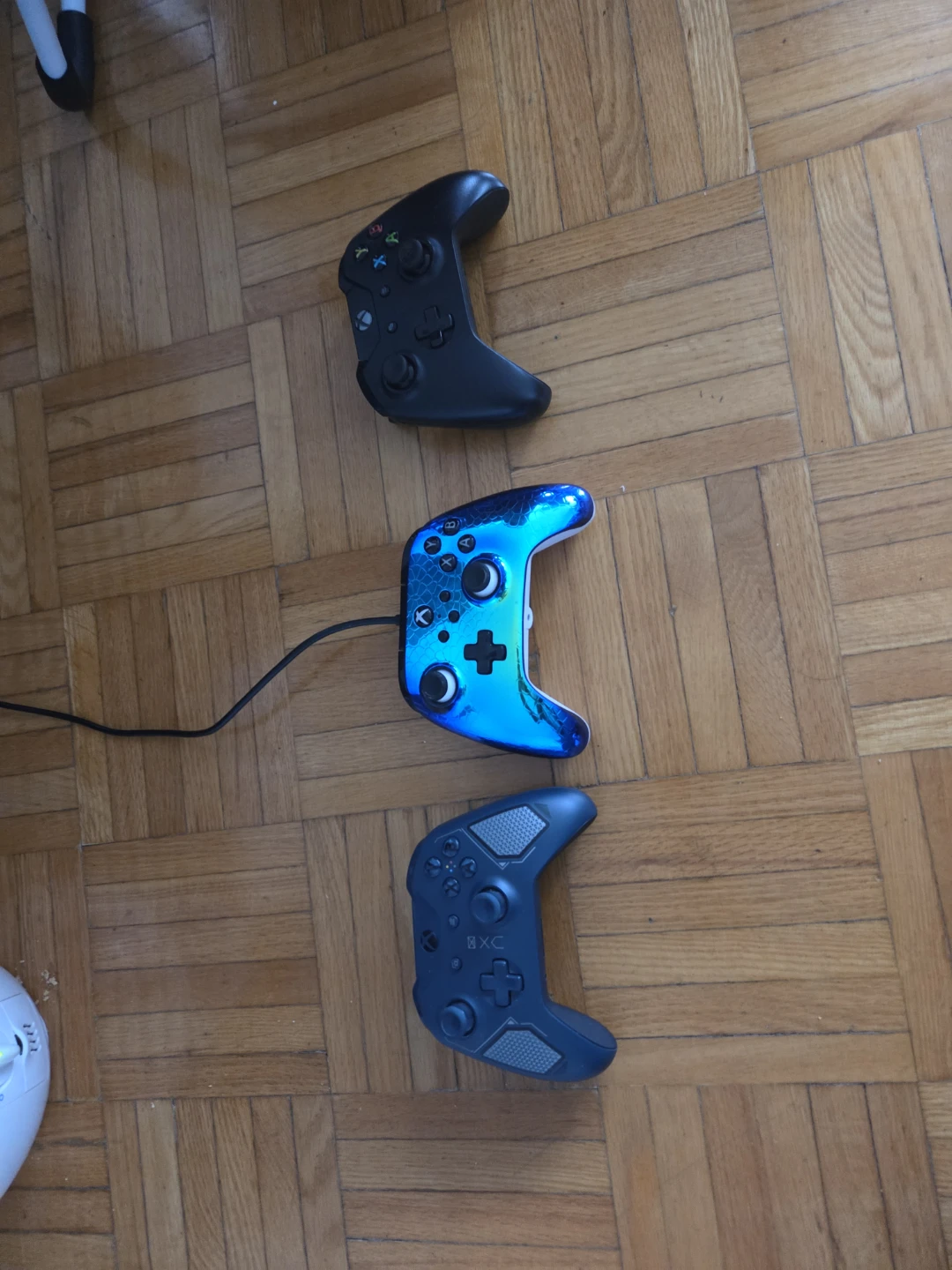 Xbox One Console with 3 Controllers and 5 Games - photo 4