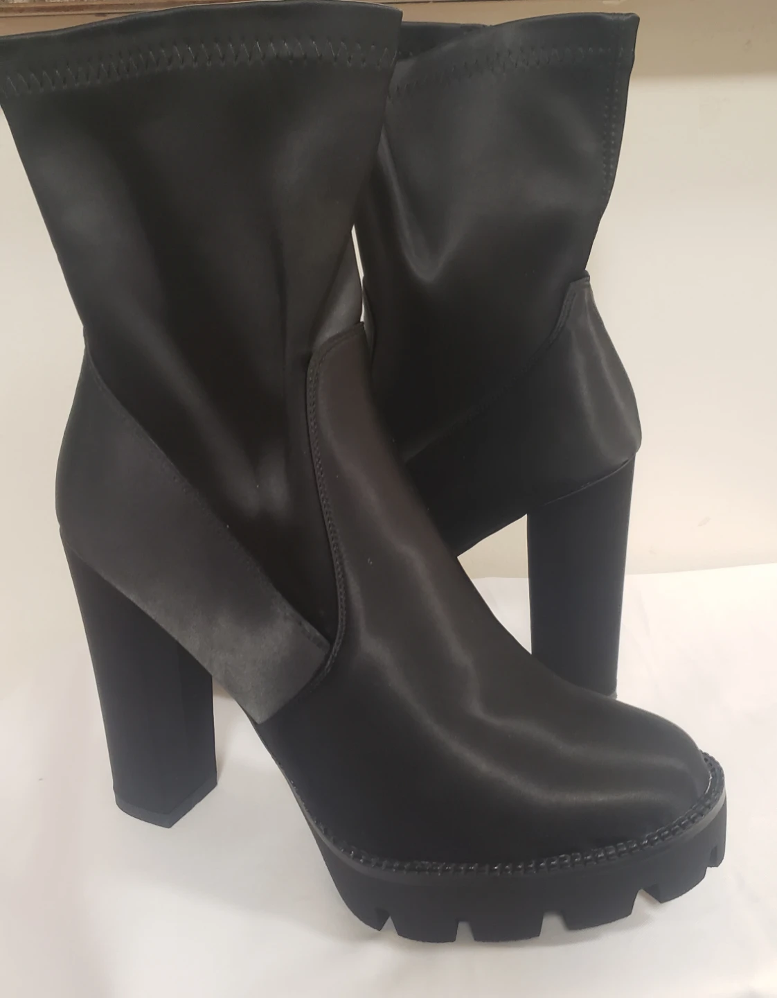 Brand new Women's Chunky Blck Satin