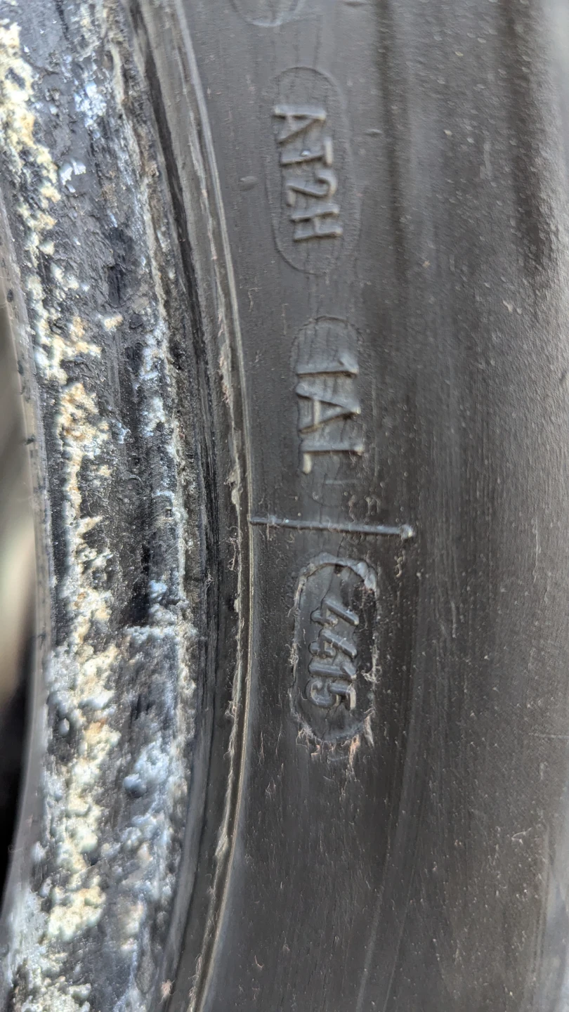 Set of 4 Winter Tires - 265/65R17 + spare - photo 2