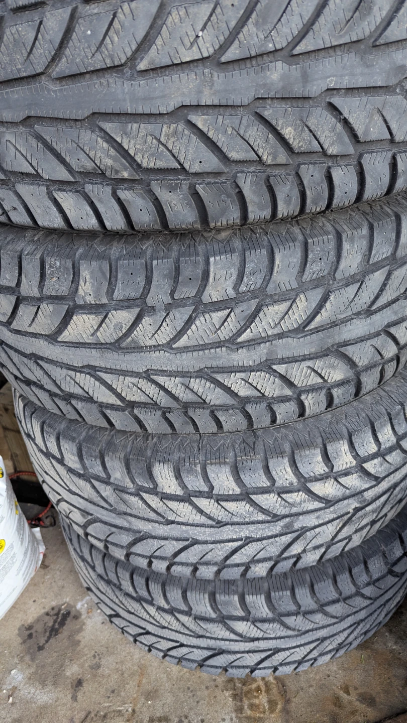 Set of 4 Winter Tires - 265/65R17 + spare - photo 3