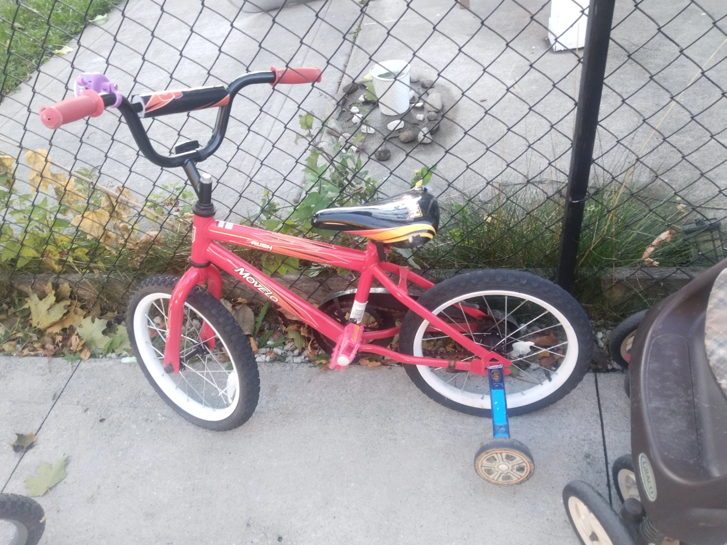Kids' Bicycle with Training Wheels - photo 2