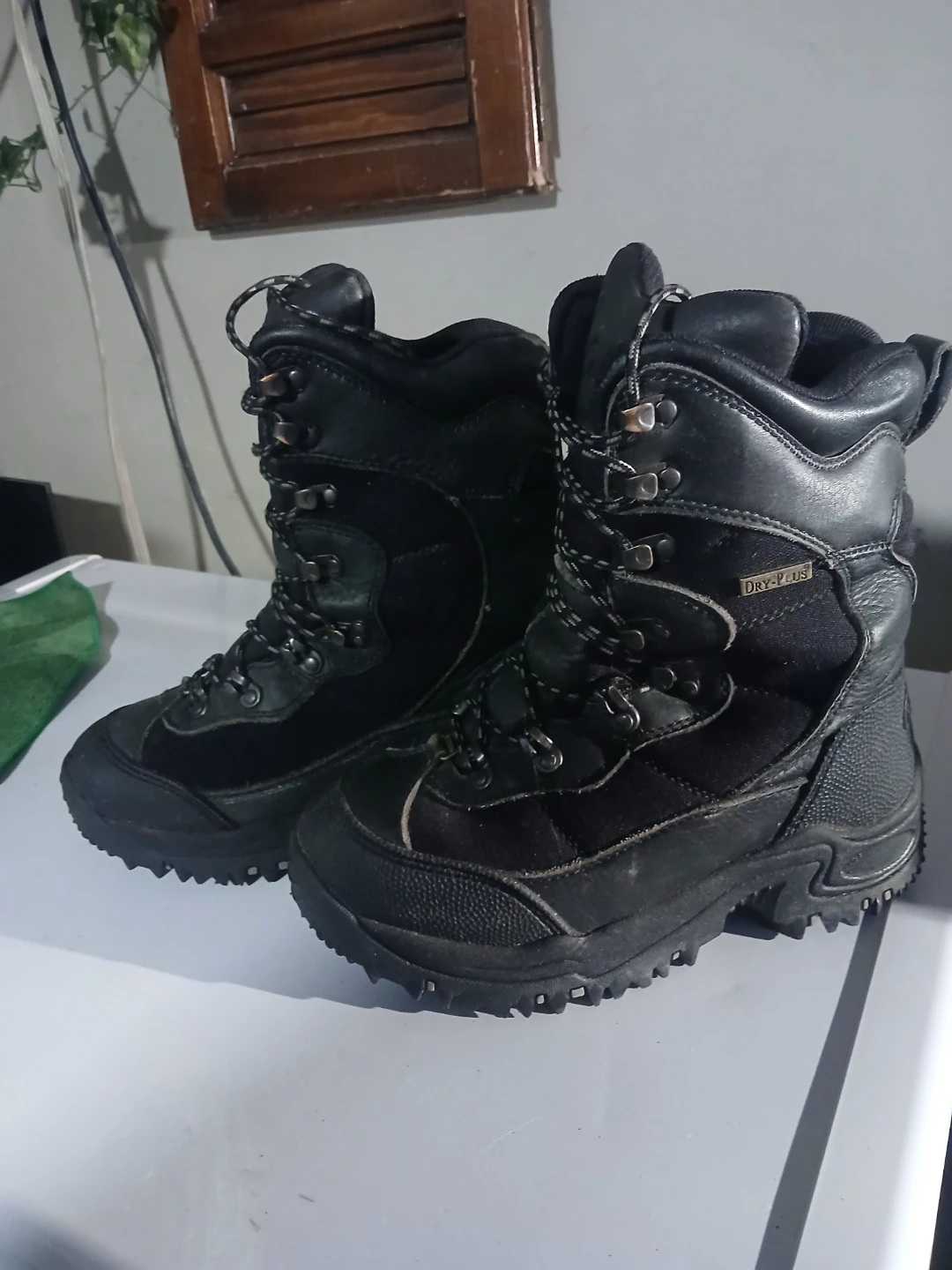 Cabela's DRY-PLUS Waterproof Hiking Boots Woman's 8D - photo 2