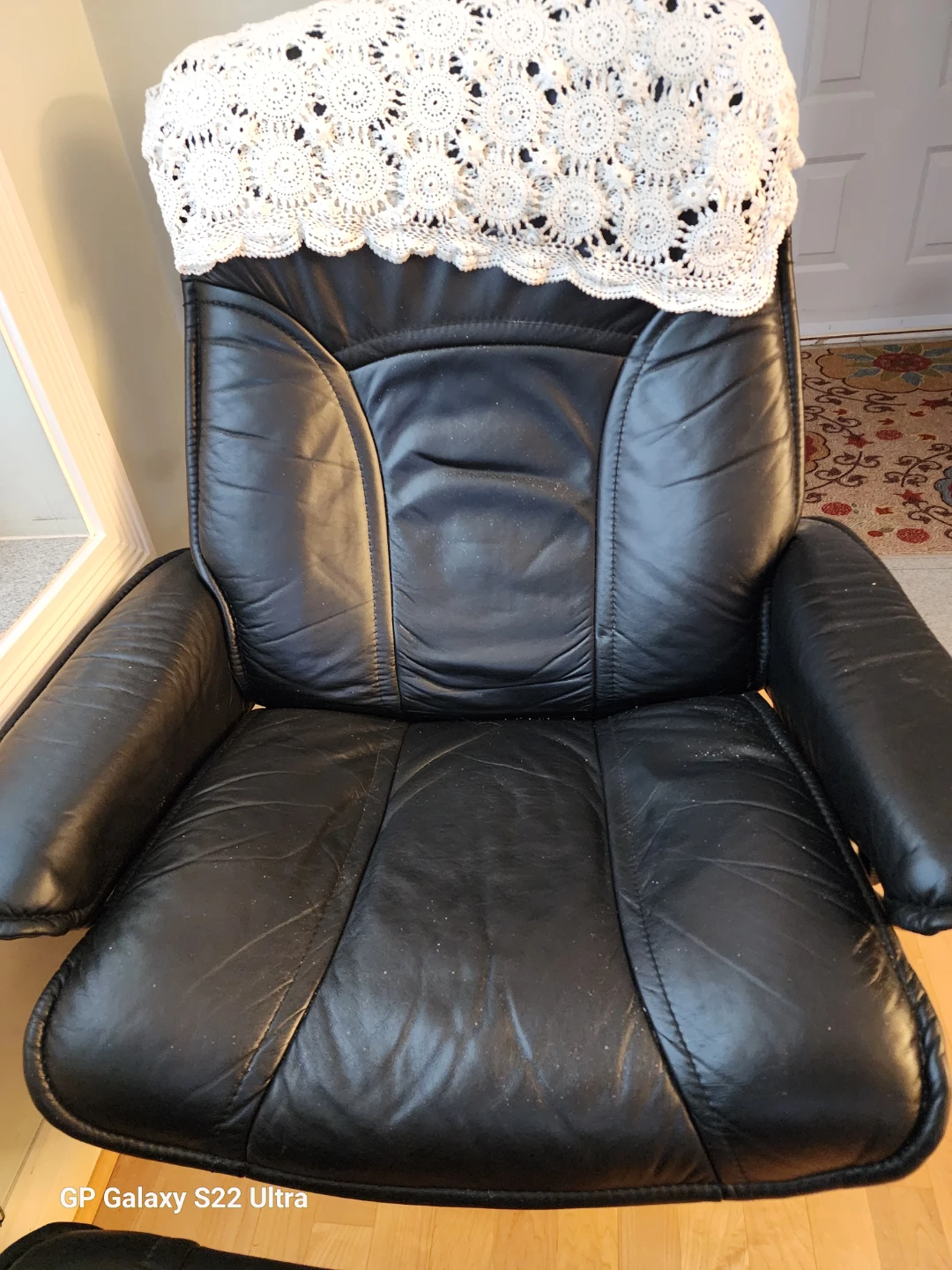 Black Stresless Leather  Chair with Ottoman
