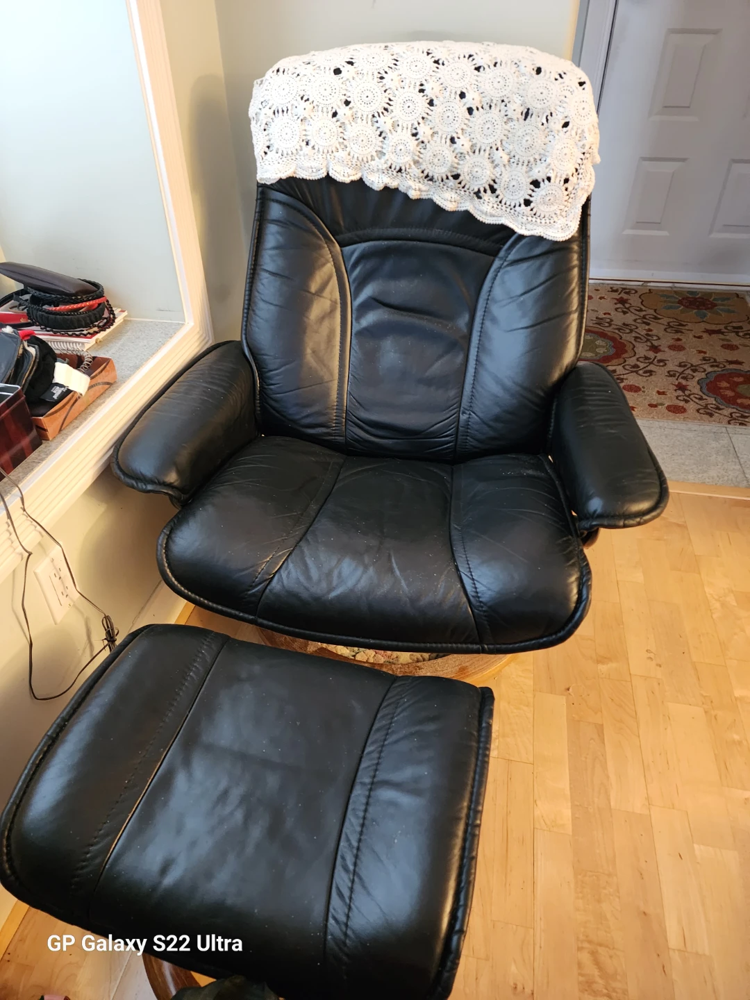 Black Stresless Leather  Chair with Ottoman - photo 2