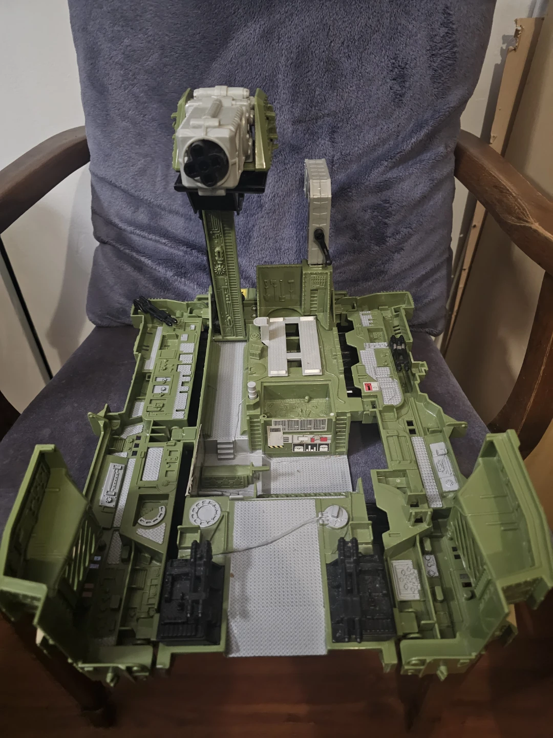 1998 Matchbox Mission Bravo Armoured Cruiser Toy