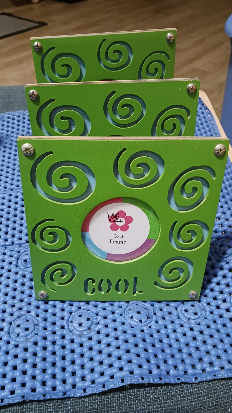 3 Vue 2  Picture Frames ( Cool)