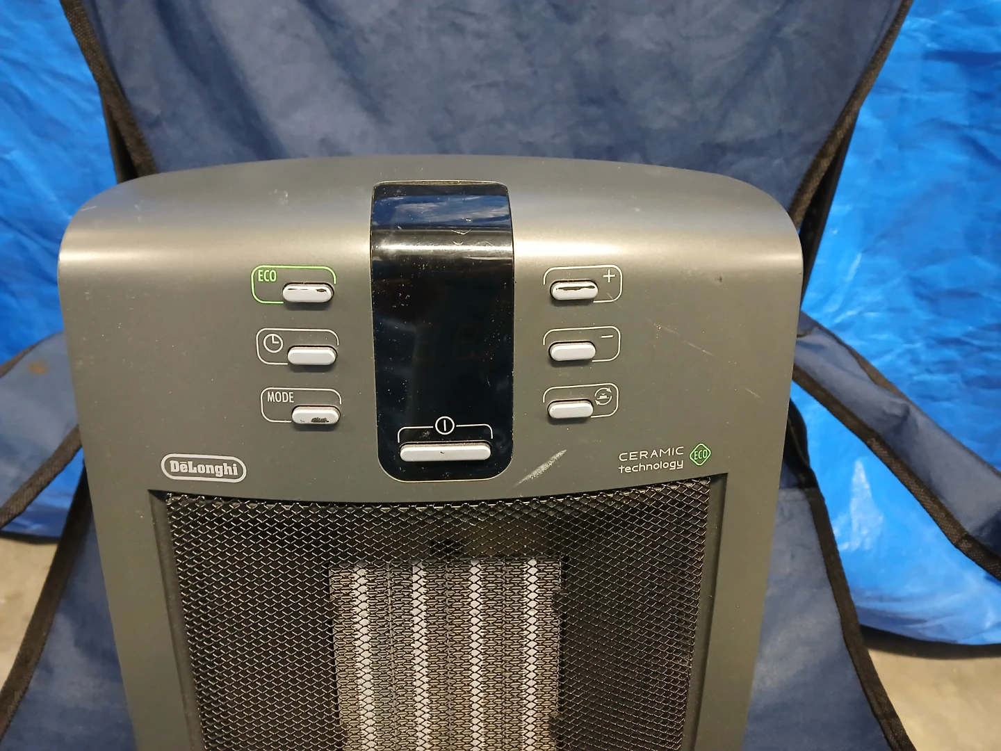 DeLonghi Ceramic Personal Oscillating Heater - photo 2