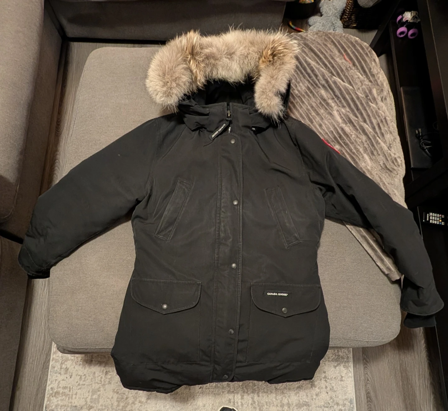 Stay Toasty: Authentic Canada Goose Women's Parka! ❄️