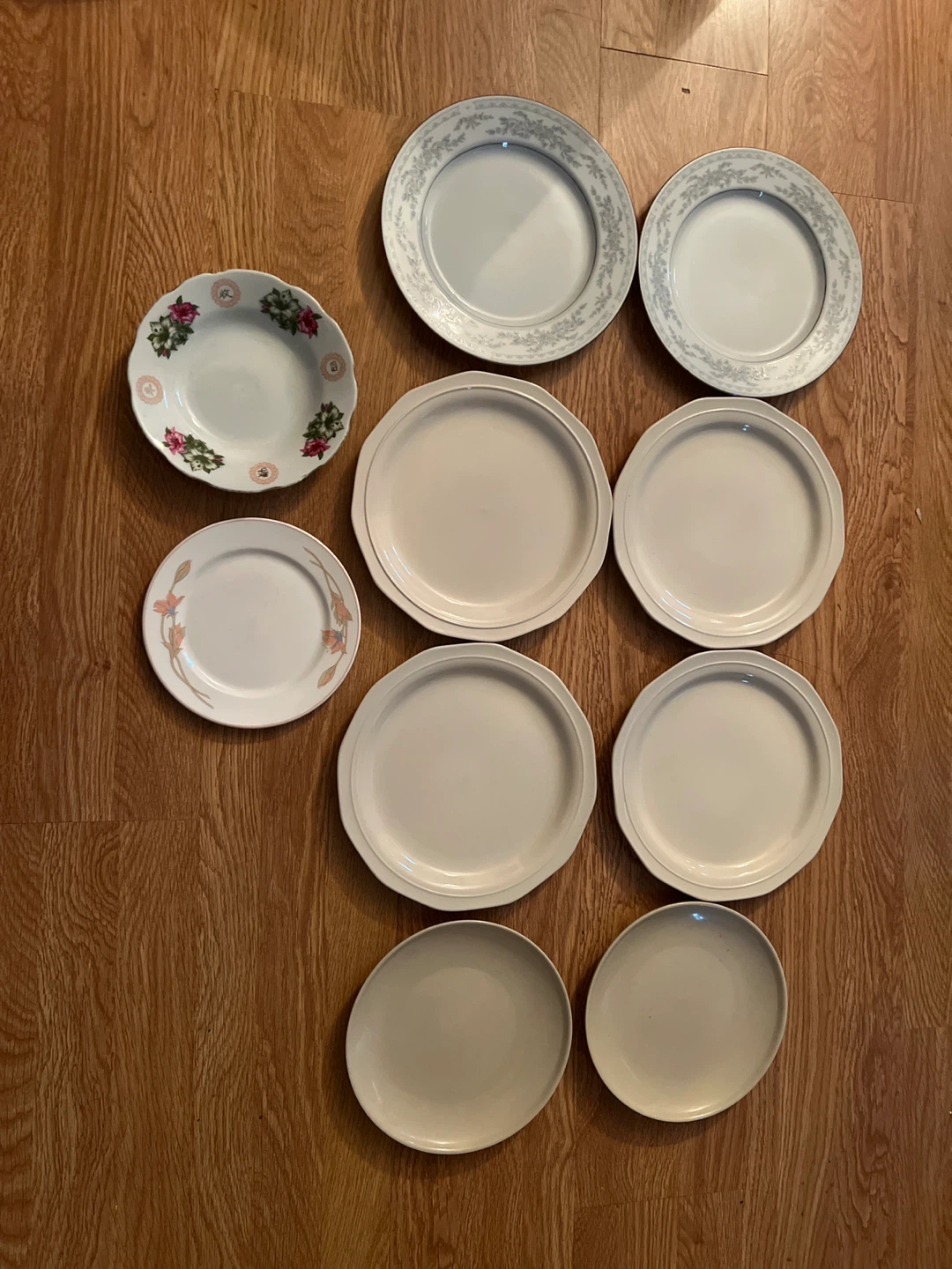 Mixed Set of 9 Dinner Plates and Bowls