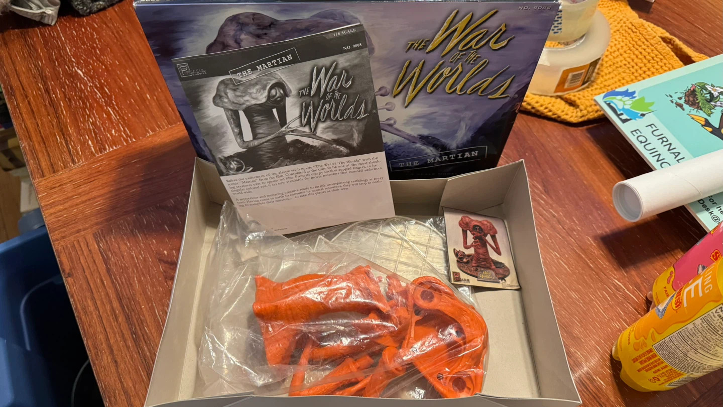 The War of the Worlds Martian 1/8 Scale Model Kit - photo 2