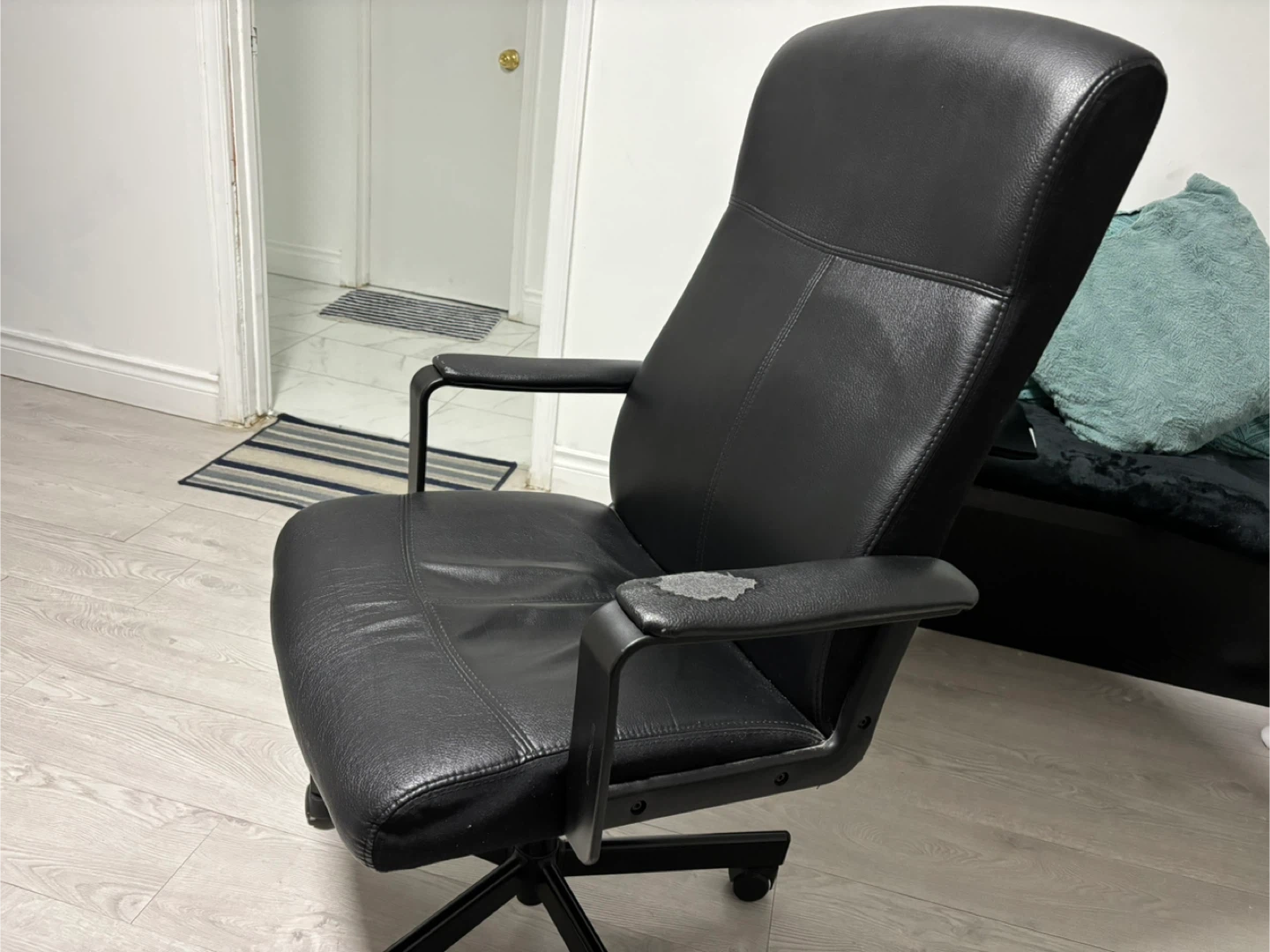 Black Office Chair - photo 2