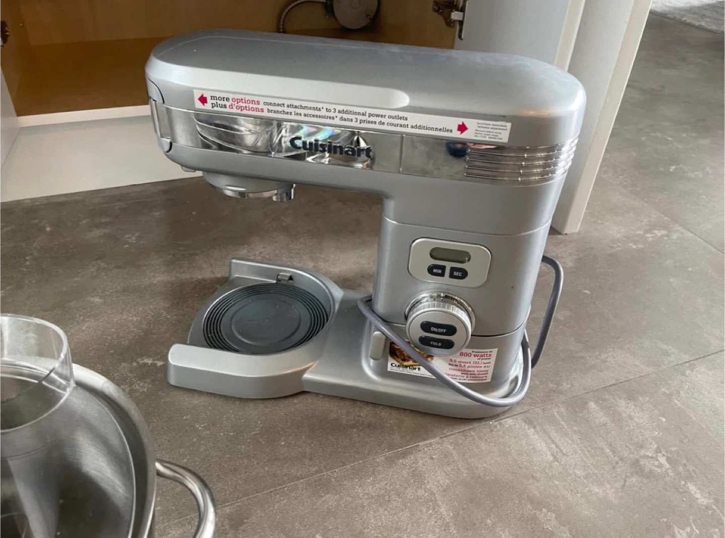 Cuisinart Stand Mixer - 5.5 quart + pasta + juicer attachments - photo 2