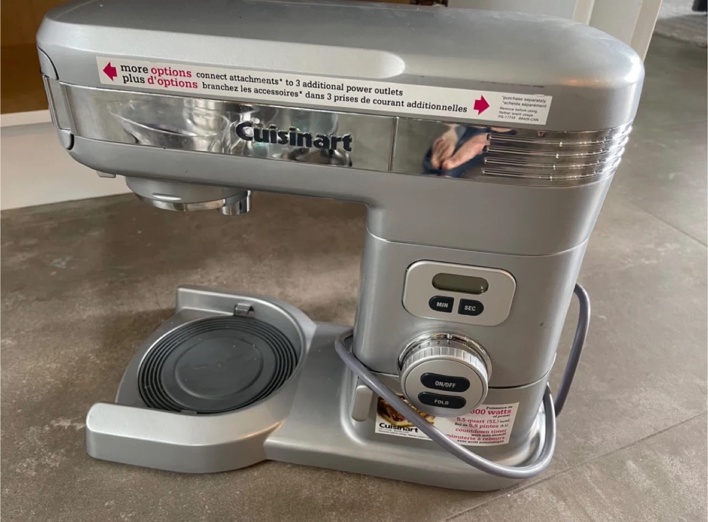 Cuisinart Stand Mixer - 5.5 quart + pasta + juicer attachments - photo 5