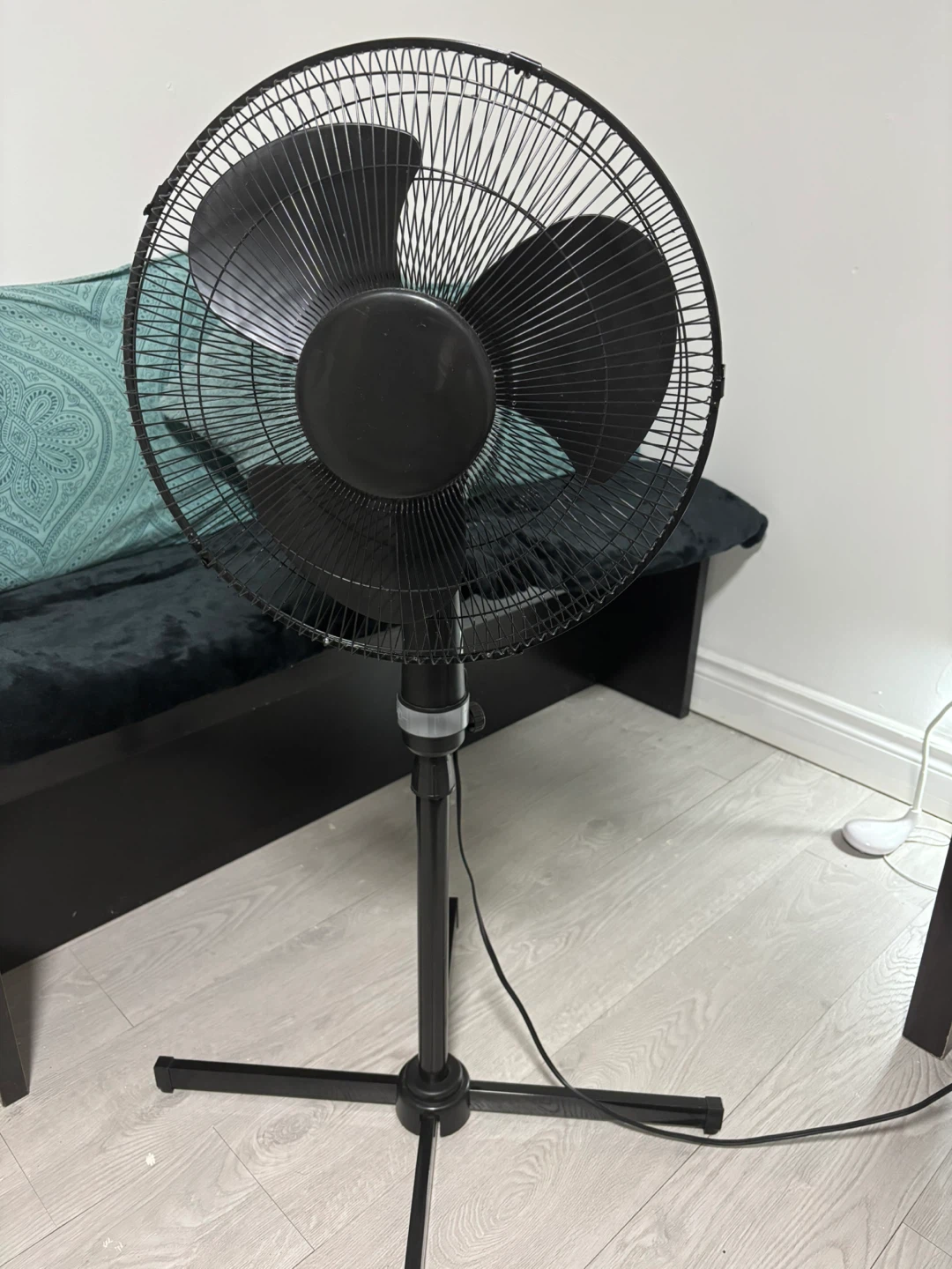 Mainstays 16-inch Oscillating Stand Fan