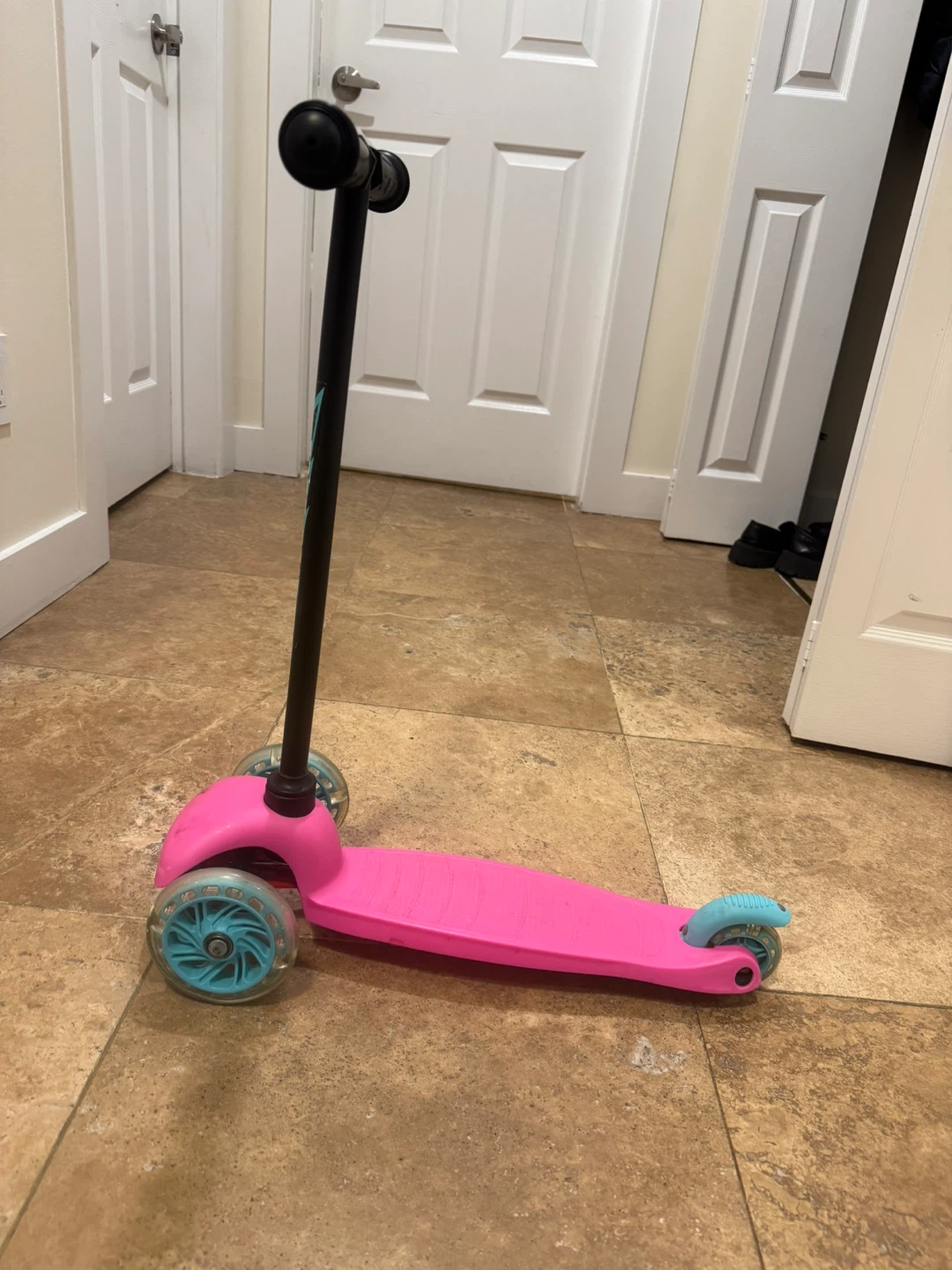 Neon Bolt Pink 3-Wheel Scooter - photo 2