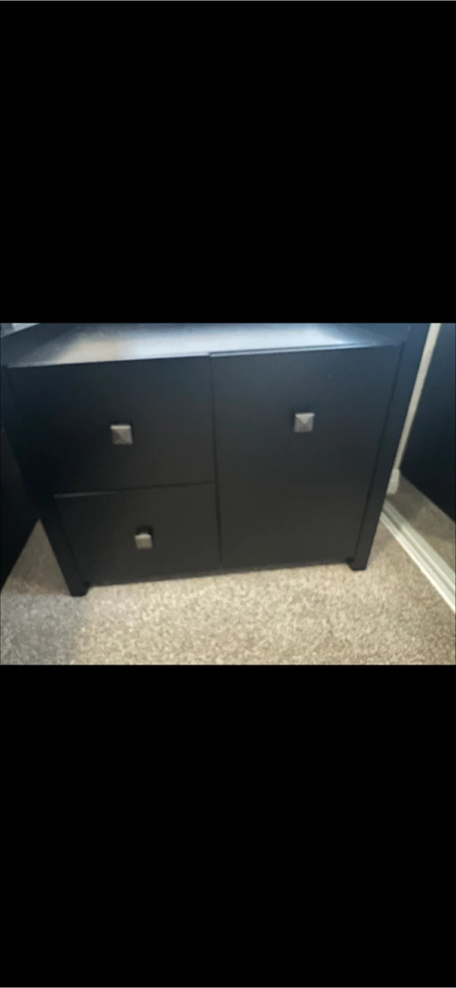 Selling 2 heavy duty nightstands - photo 2